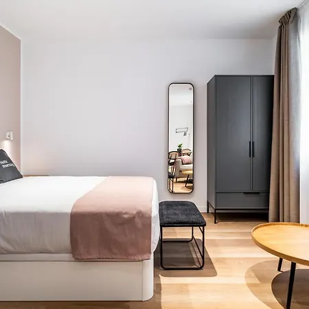 Limehome Ronda De Capuchinos Appartamento Siviglia